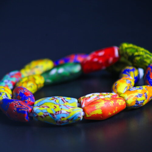 5 perles africaines forme de tonneau, perles de verre recyclées multicolores, ghanéennes, artisanales,  fabrication de bijou