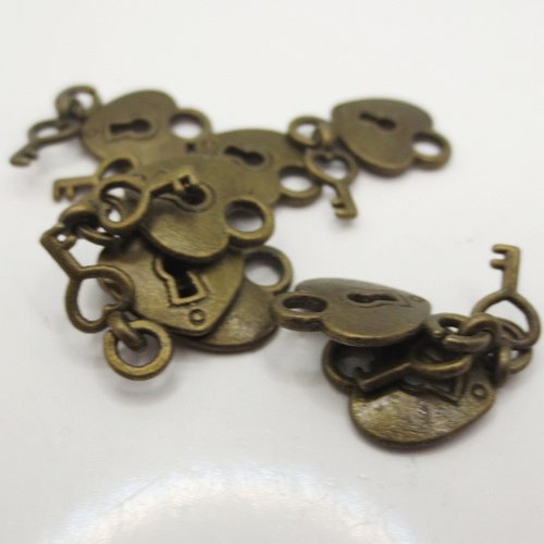 Bijoux apprêt cadenas coeur
