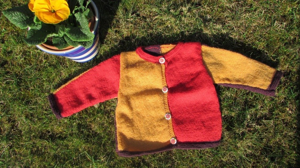 Gilet bébé tricoté avec 3 couleurs de l'automne - Un grand marché