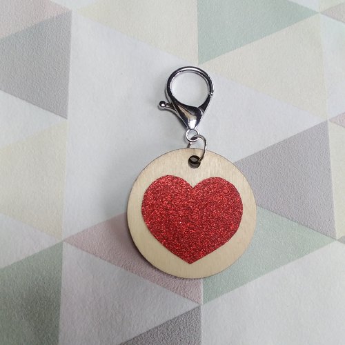 Porte clés rond motif de coeur en paillettes rouges