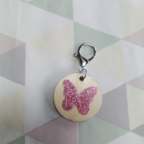 Porte clés rond motif de papillon en paillettes roses