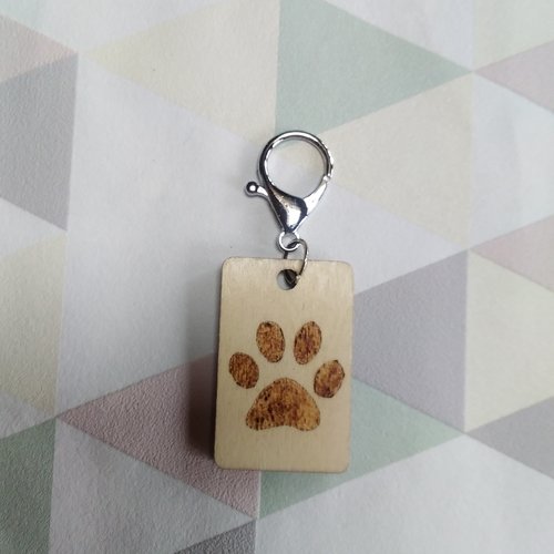 Porte clés rectangulaire motif empreinte de chien