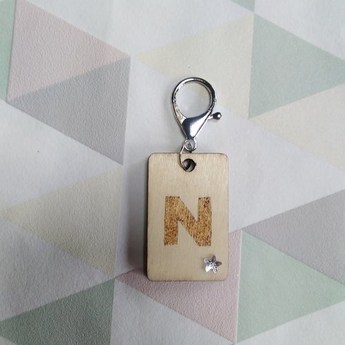 Porte clés rectangulaire motif lettre n