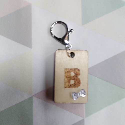 Porte clés rectangulaire motif lettre b