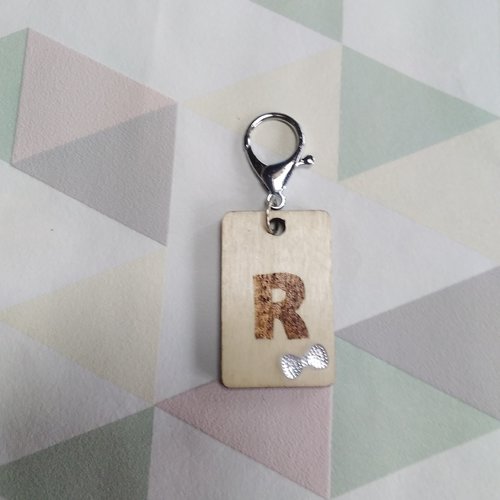 Porte clés rectangulaire motif lettre r