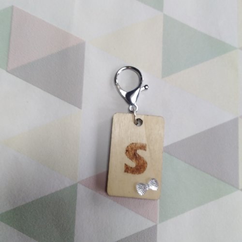 Porte clés rectangulaire motif lettre s