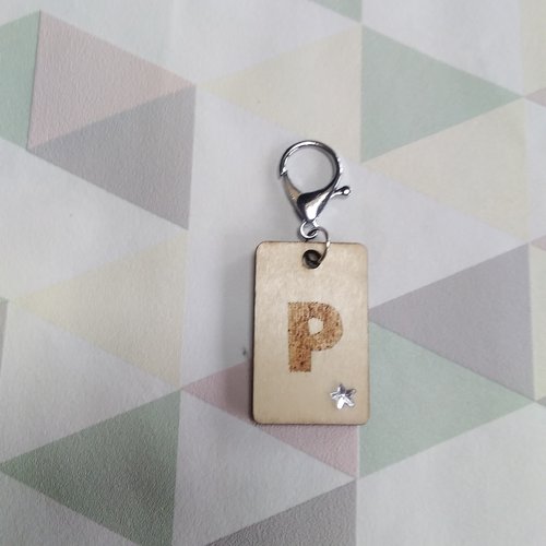 Porte clés rectangulaire motif lettre p