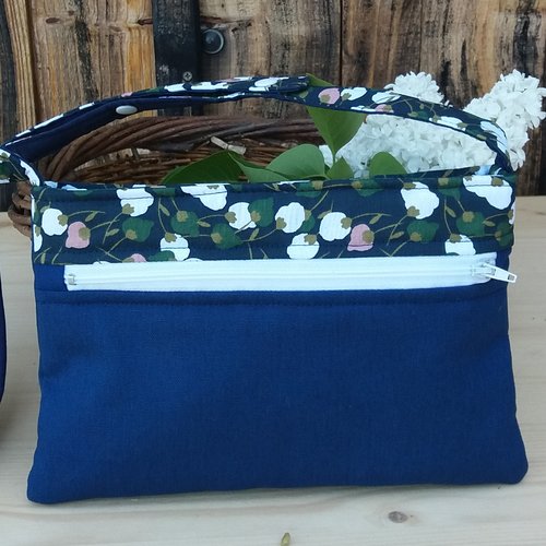 Pochette bandoulière fleur de coton bleu marine