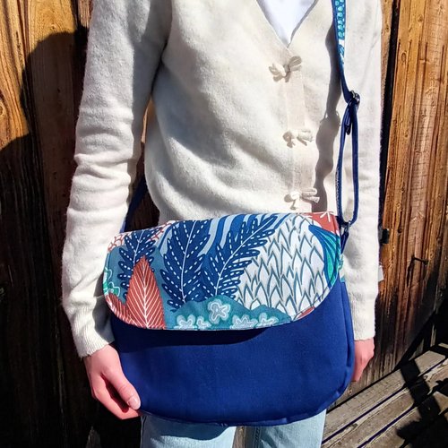 Sac besace bleu, sac à main