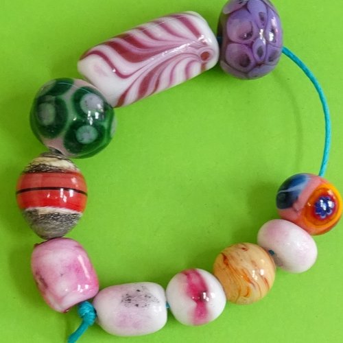 Lot de 10 perles en verre de murano, verre filé, lampwork, perl.4737