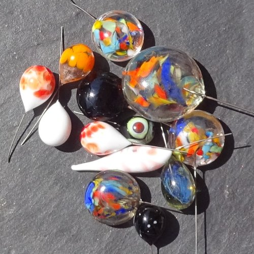 Lot de 13 headpins verre filé, lampwork, verre de murano, perl.5655