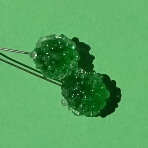 Duo de headpins "givrés" en verre filé, lampwork,perl.6060