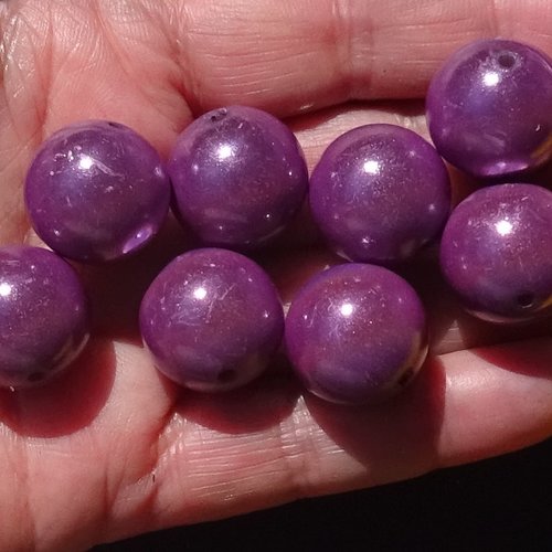 Lot de 17 perles synthétiques, perl.6230