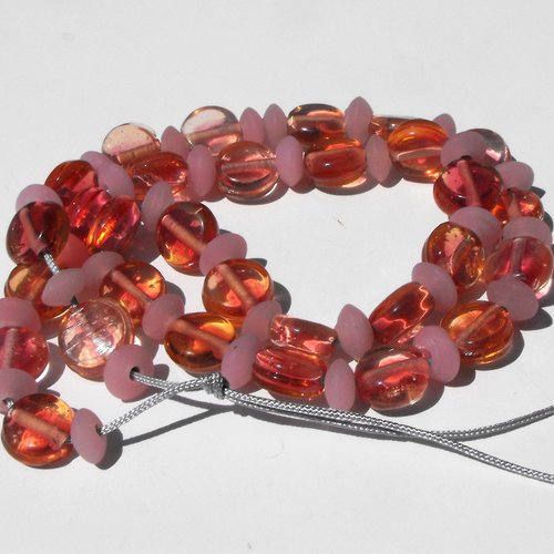 Lot de 62 perles en verre perl.2164
