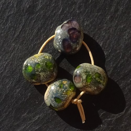 Lot de 4 perles en verre de murano, verre filé, lampwork, perl.6375