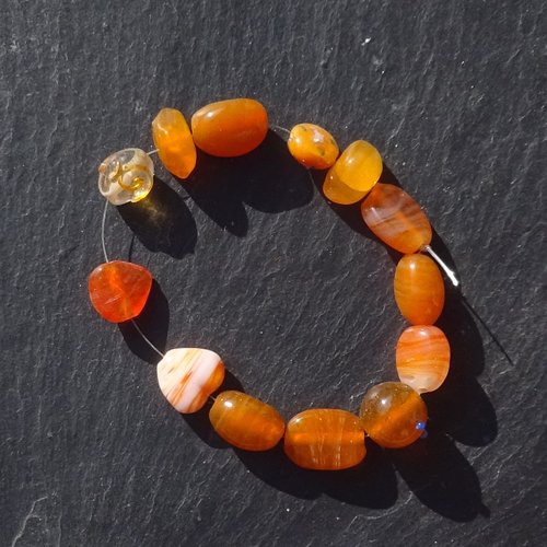 Lot de 12 perles destockées, verre, perl.6414