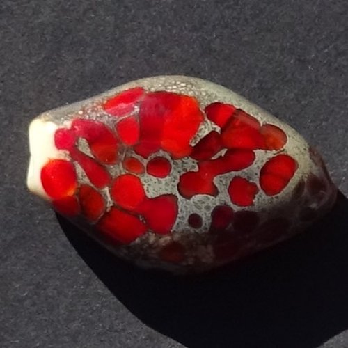 Jolie perle plate, verre de murano, lampwork, verre filé,  perl.5395