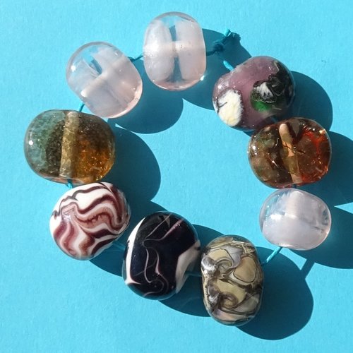 Lot de 9 perles plates en verre de murano, verre filé, lampwork, perl.5085