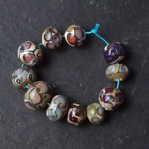 Lot de 11 perles en verre de murano, verre filé, perl.6481