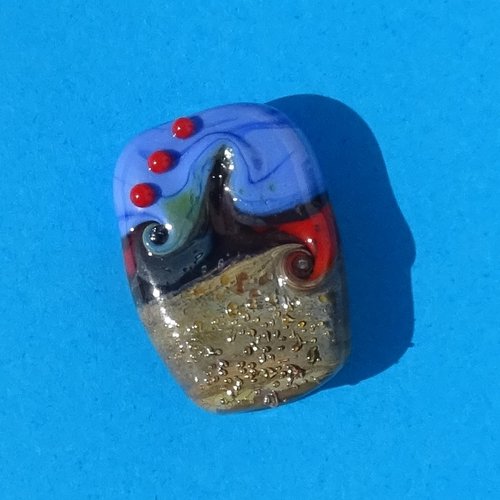 Jolie perle plate, verre de murano, lampwork, verre filé,  perl.6656