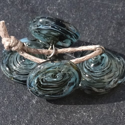 Lot de 4 boutons en verre filé, verre de murano, perl.6658
