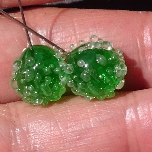 Duo de headpins "givrés" en verre filé, lampwork,perl.6060