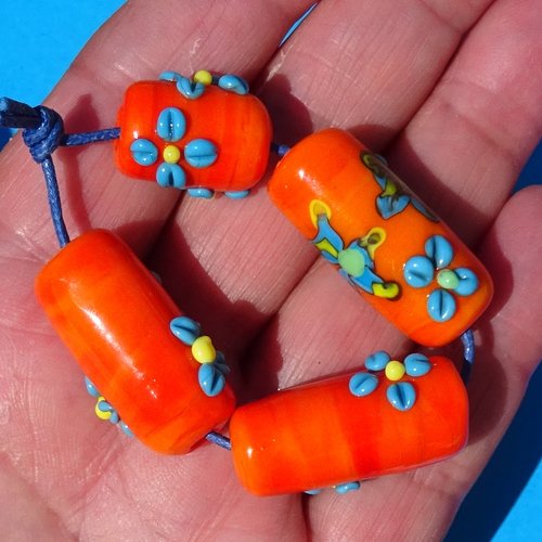 Lot de 4 perles cylindriques en verre filé, verre de murano perl.6682