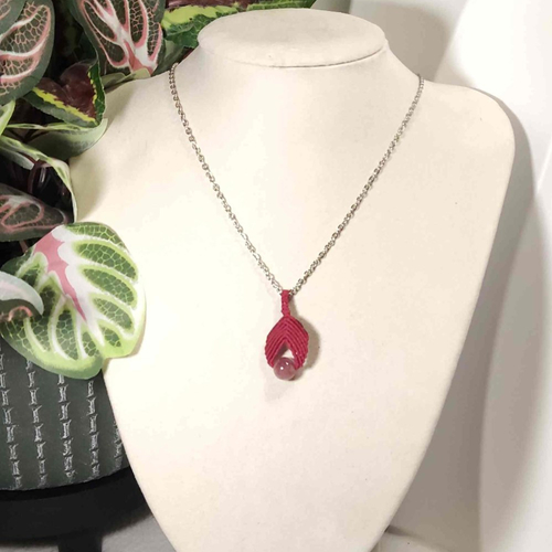 Pendentif micro-macramé et pierre naturelle