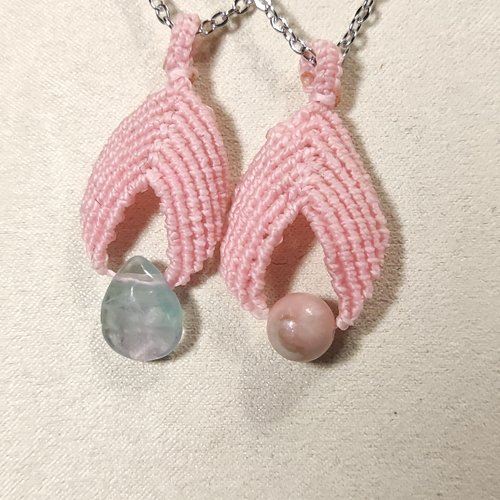 Pendentif micro-macramé