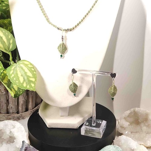 Parure en micro-macramé et jade