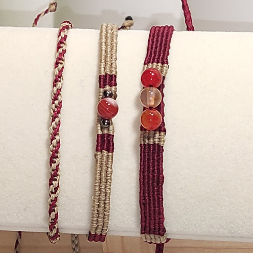 Trio de bracelets ajustables en micro-macramé et pierres naturelles