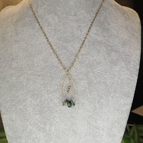 Collier mi-long et pierres séraphinite , et en malachite