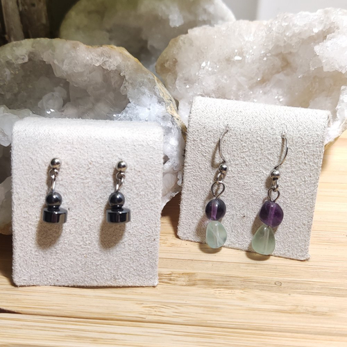 2 paires de boucles d'oreilles et ses pierres naturelles