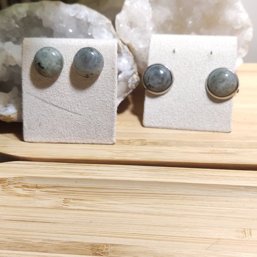 2 paires de boucles d'oreilles et ses pierres naturelles