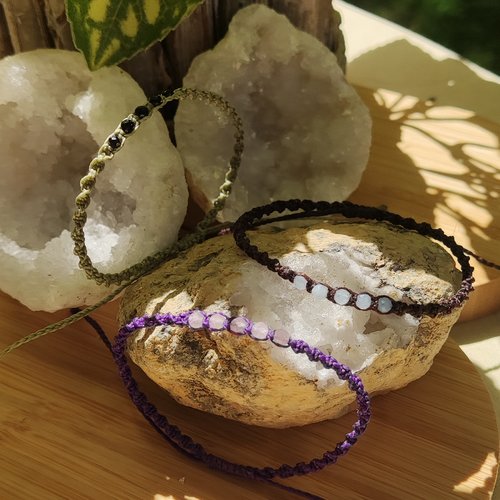 Bracelet ajustables en micro-macramé et ses pierres naturelles