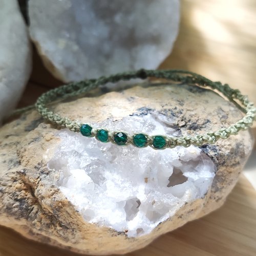 Bracelets ajustables en micro-macramé et pierres naturelles