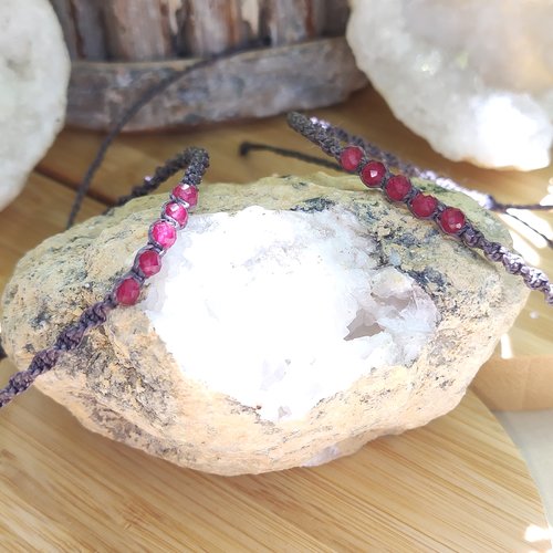 Bracelets ajustables en micro-macramé et pierres naturelles