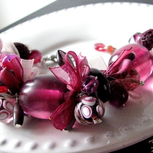 Bracelet a breloques perles & ruban "paspberry & cinnamon"   ag créations