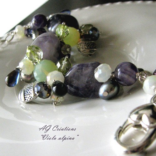 Bracelet a breloques en perles et pierres wire wrapping 'viola alpina"  ag créations