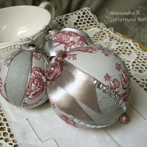 Lot de boule de noel faites main "lustre gris et roses" shabby chic