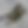 Broche epingle pampille bronze antique blanc crème beige breloque attrape-rêve pompon sequin émaillé plume feuille bijou fait main