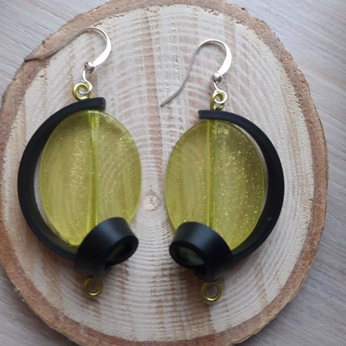 Boucles d'oreilles en silicone noir et perle jaune pailletée