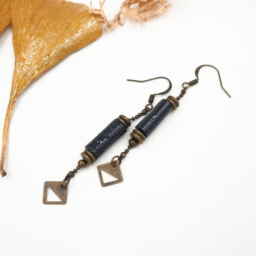 Boucles d'oreilles en perles de papier noir et laiton