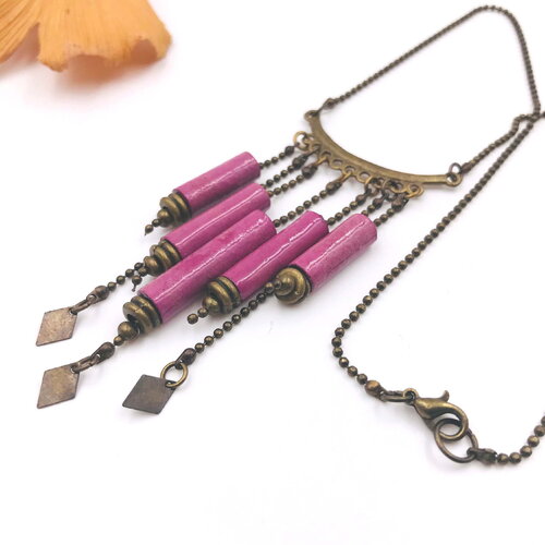 Collier court rose en perles de papier artisanal et laiton