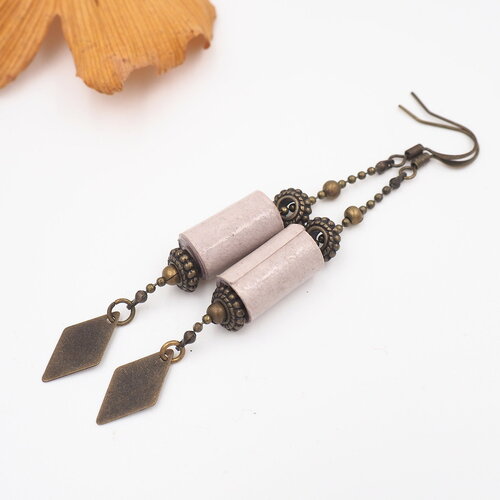 Boucles d'oreille  en perles de papier artisanal violet et laiton