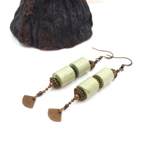 Boucle d'oreille en papier vert