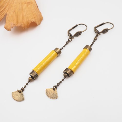 Boucle d'oreille  rétro en papier jaune moutarde et laiton