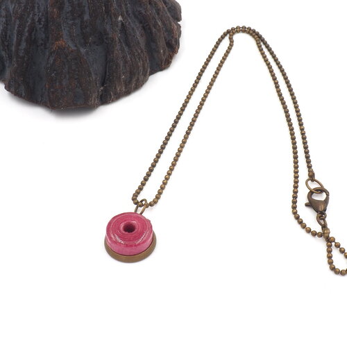 Collier court en papier artisanal rose et laiton