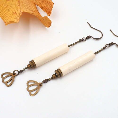Boucles d'oreille en papier artisanal blanc et laiton