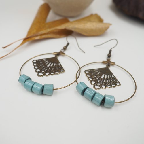 Créoles en papier artisanal bleu clair et laiton